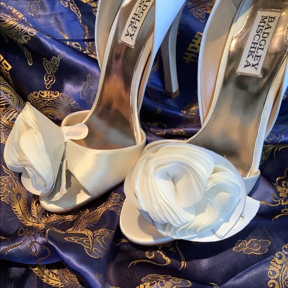 White Badgley Mischka Heels - Picture 3 of 7